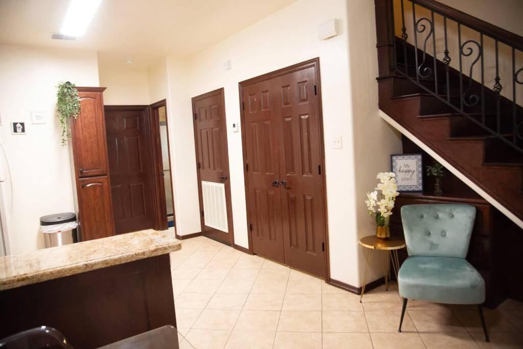 Apartment 3bd 2bt Town Minutes Away Medical Center *